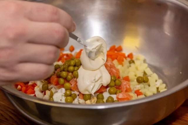    Правда ли, что космонавты на МКС готовят салат оливье на Новый год?