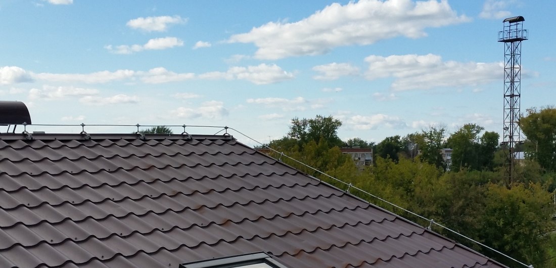 Рис.2 Крепление токоотвода на кровле из металлочерепицы