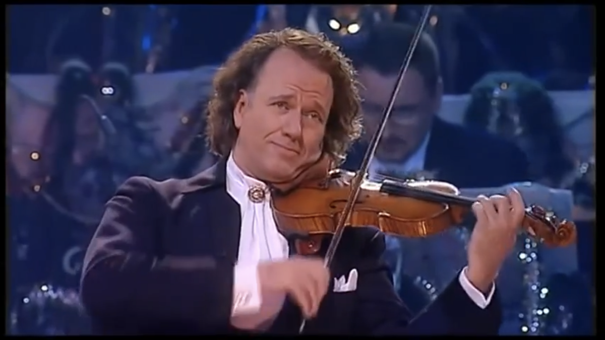 Андре Рье с Венским оркестром. Скриншот из концертной записи 