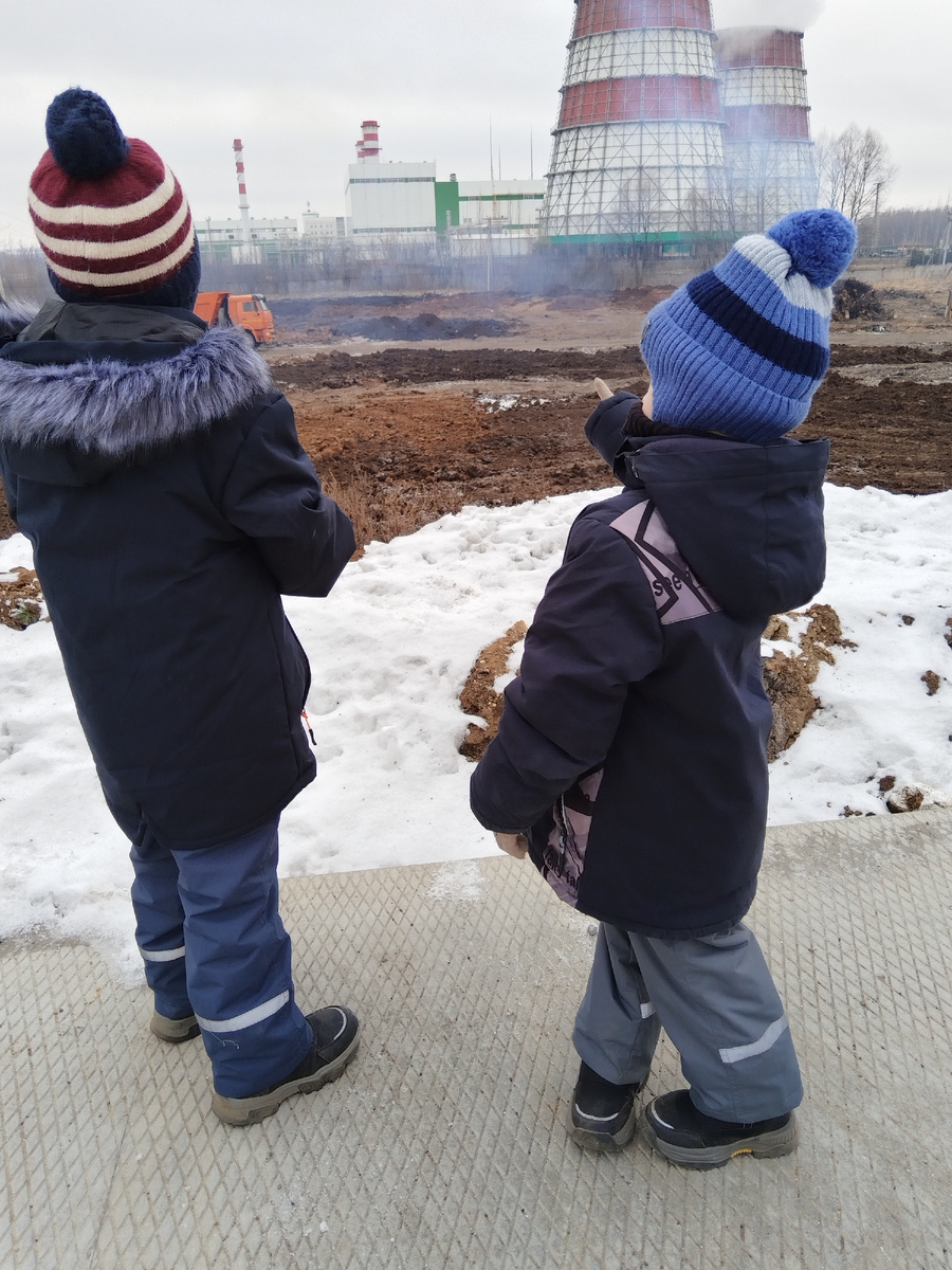 Идеально кино для мальчишек - это работающая техника.