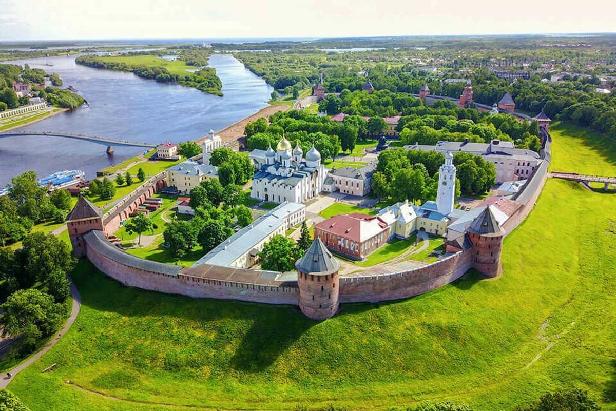 Вид с высоты на Новгородский кремль (Детинец)