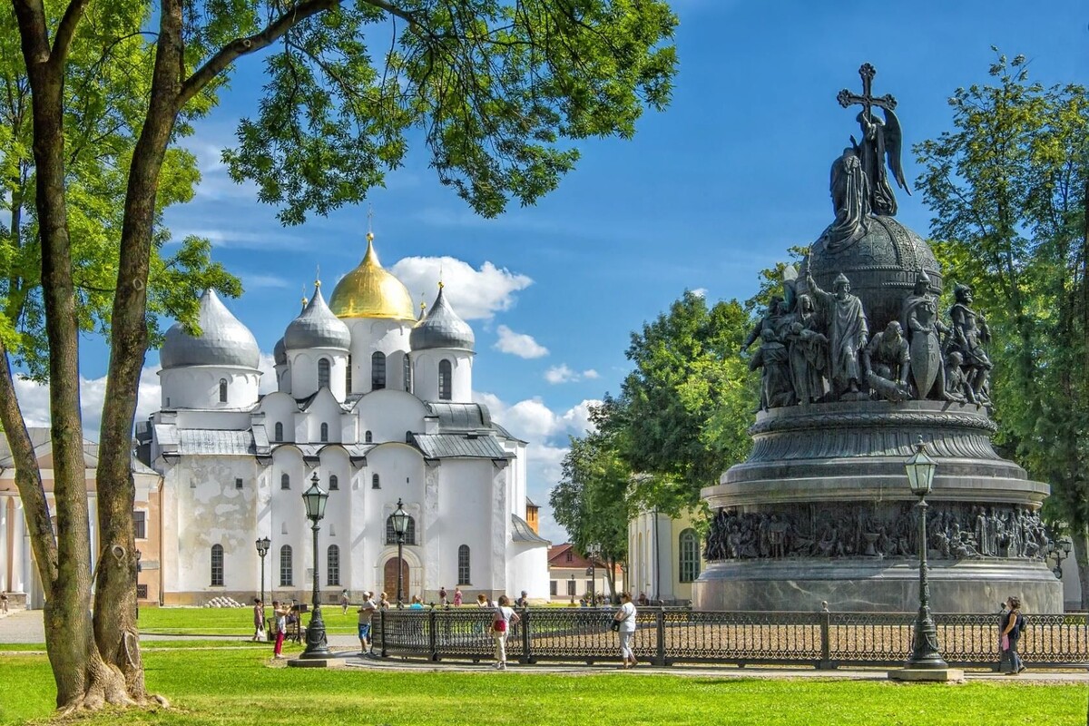 Новгородский кремль (детинец), памятник "Тысячелетие России"
