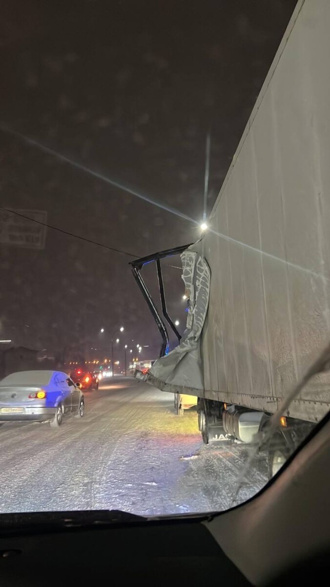    ДТП на улице Мамонтова. Источник: "Инцидент Барнаул"