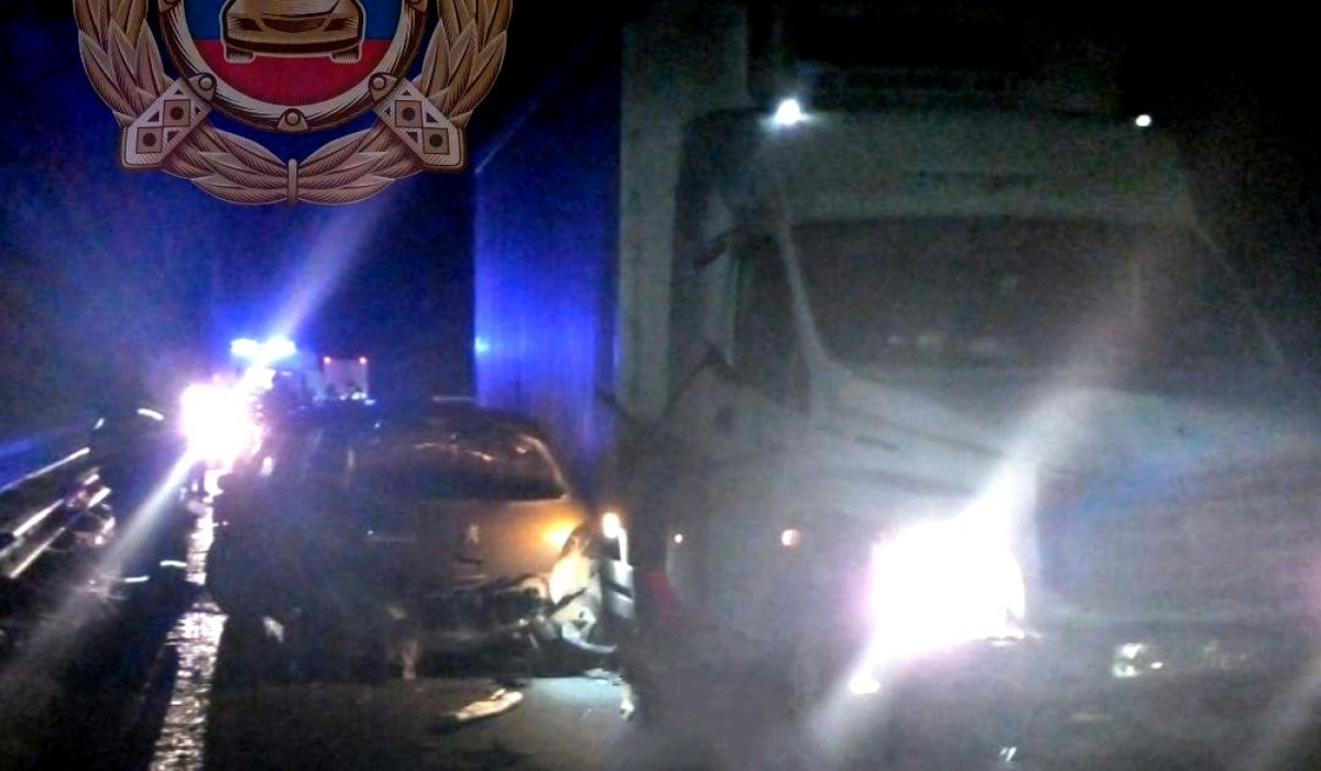    Под Саратовом грузовик сбил 2 человек на ночной трассеНовости Саратова и области – Сетевое издание «Репортер64»