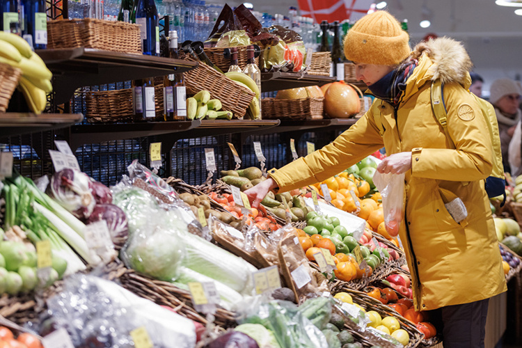   Собрать праздничный стол становится все дороже.   
Фото: «БИЗНЕС Online»