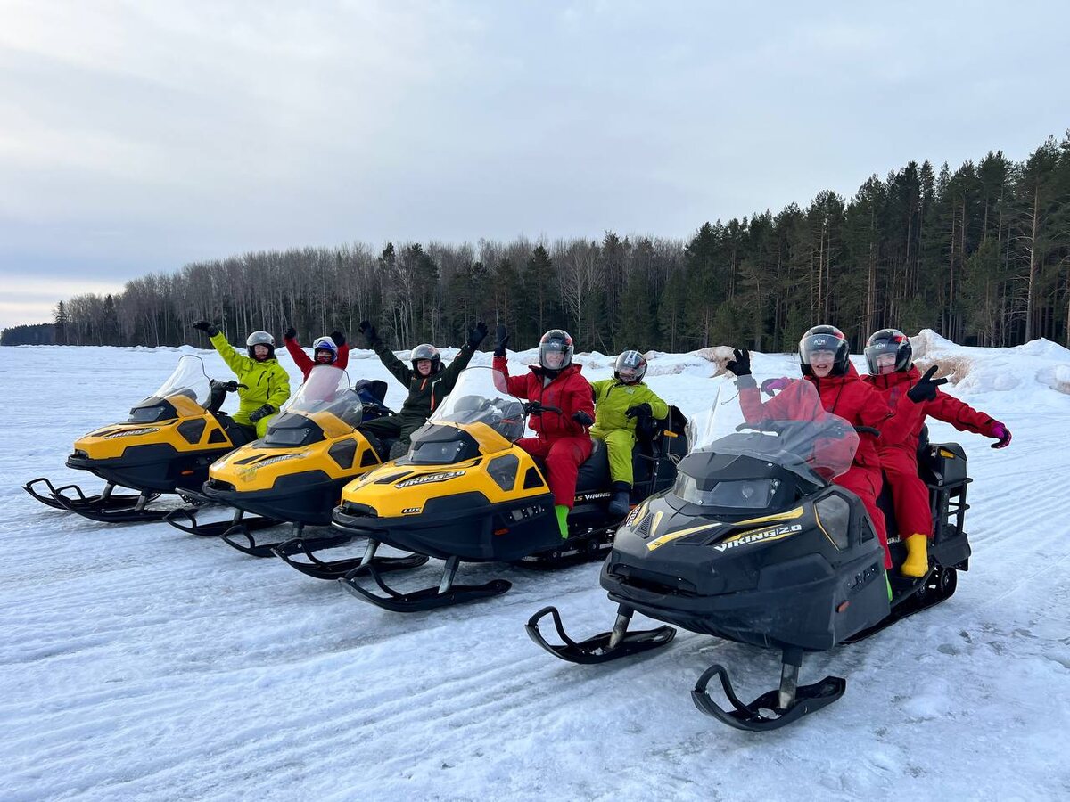 Праздник сам себя не сделает! Берем дело в свои руки, бронируйте места в снегоходном туре!