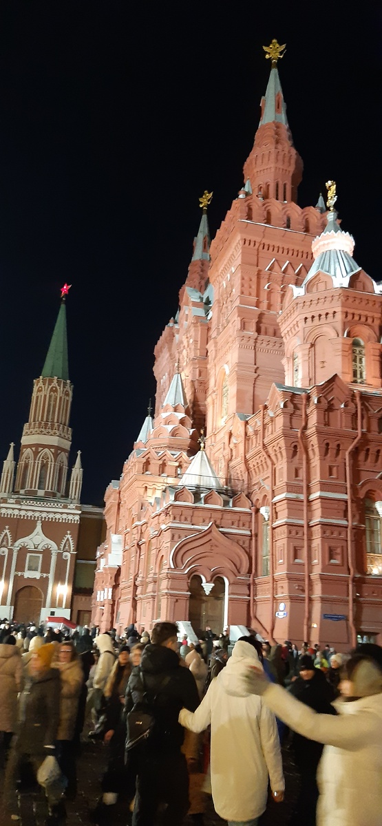 На Красной площади аншлаг. После выставки.