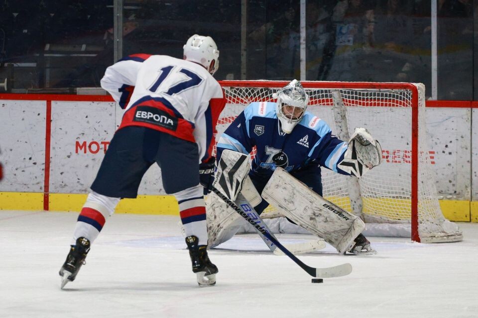    Матч "Динамо-Алтай" с болельщиками и ветеранами. Источник: Олег Укладов