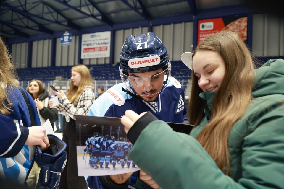    Матч "Динамо-Алтай" с болельщиками и ветеранами. Источник: Олег Укладов