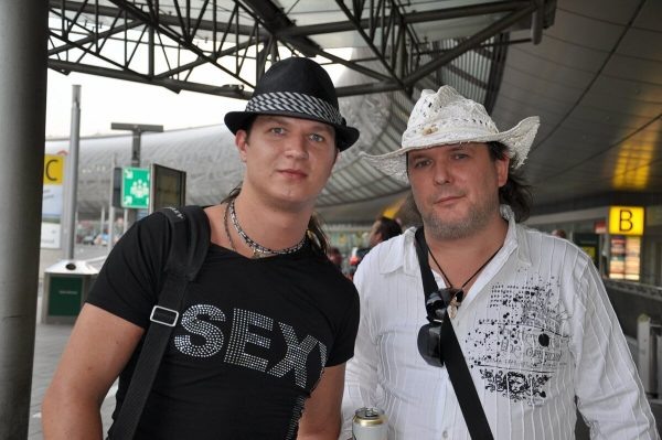    Анатолий Бондаренко с сыном, фото: дзен.ру