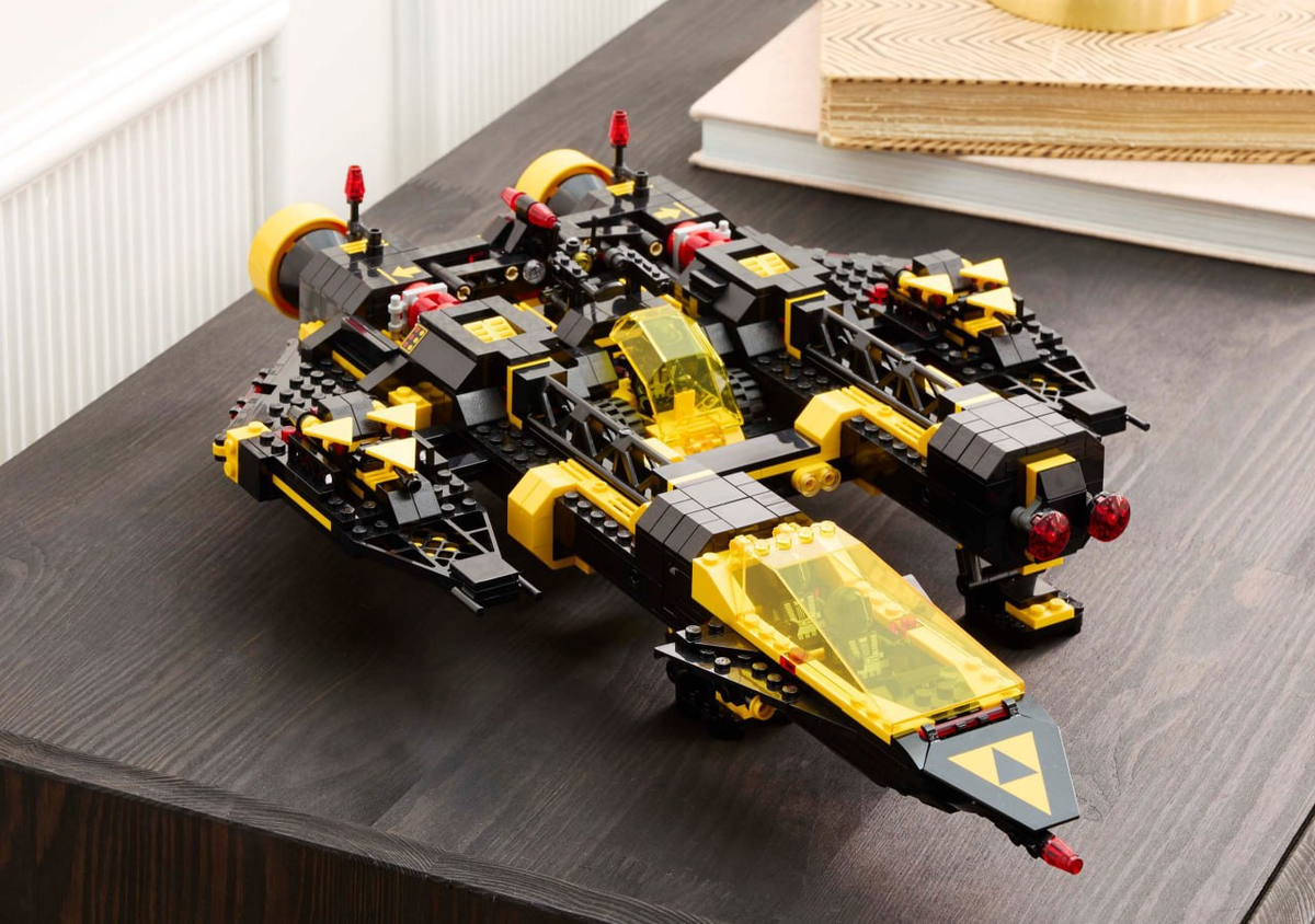 Набор LEGO® Icons «Blacktron: Ренегат» (арт. 10355)