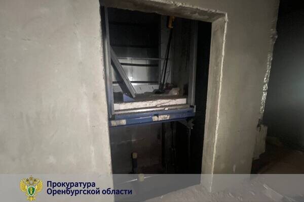    Упал в незакрытую шахту: Из-за смерти рабочего при строительстве дома в Оренбурге предпринимателю грозит до 5 лет тюрьмы
