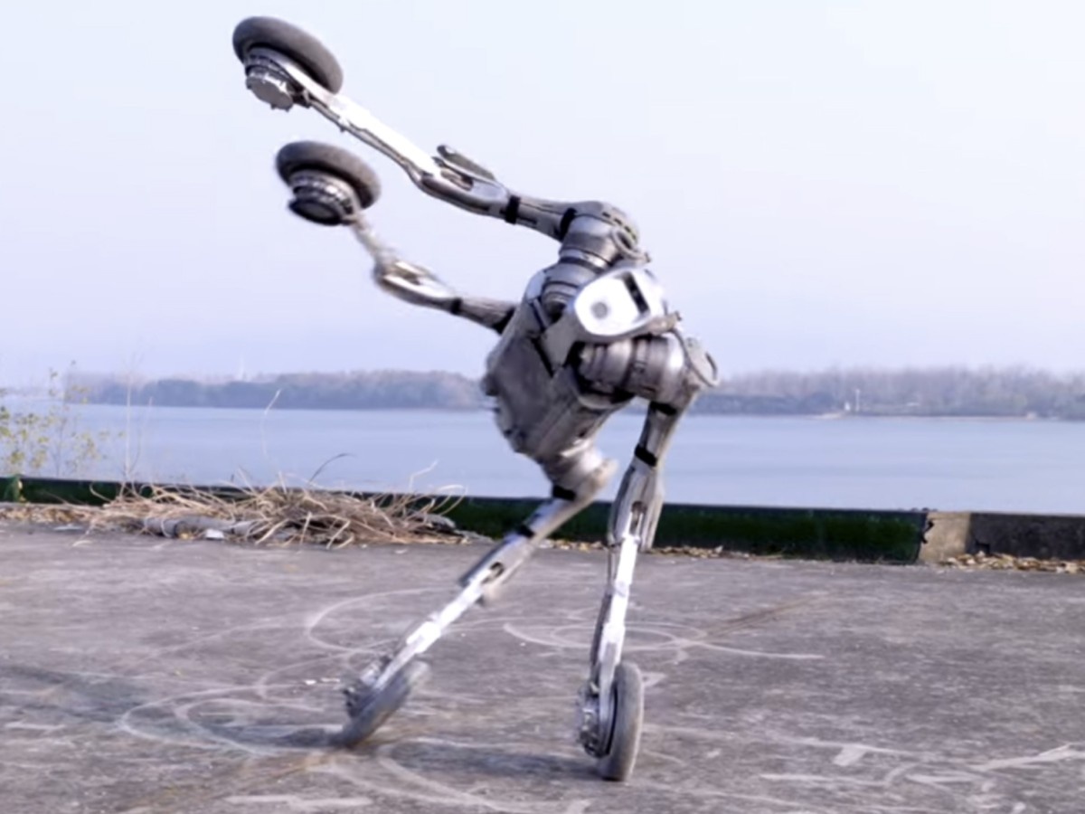    Новый робопёс Unitree B2-W может перевозить человека [ВИДЕО]