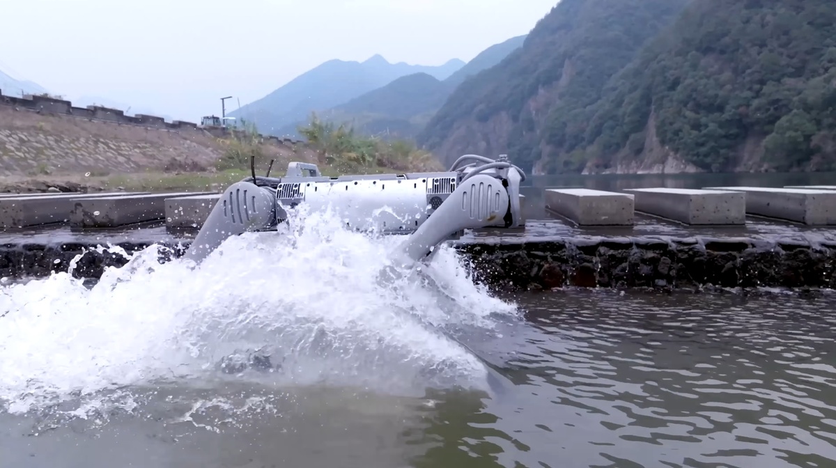    Новый робопёс Unitree B2-W может перевозить человека [ВИДЕО]