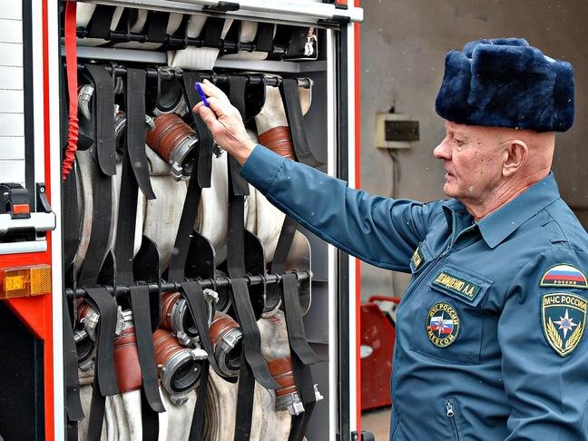 Александр Демиденко рассказал, как проходят будни грайворонских пожарных / Фото: Дмитрий Лазарев
