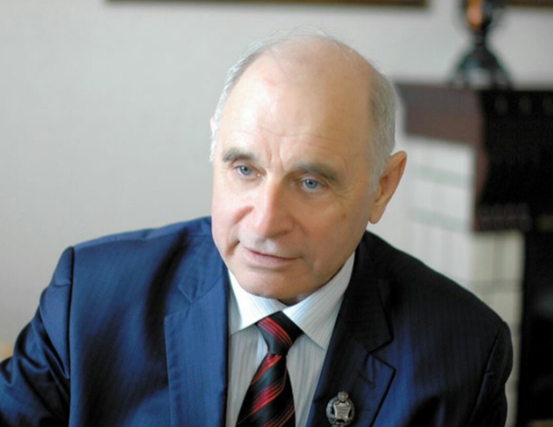 Профессор Борис Беспарточный