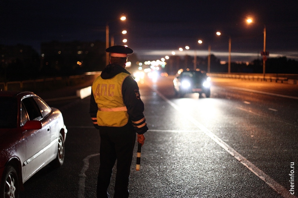    Инспекторы будут круглосуточно дежурить с 29 декабря по 8 января включительно. Ежедневно на улицы города будут выводить до десяти нарядов ДПС.