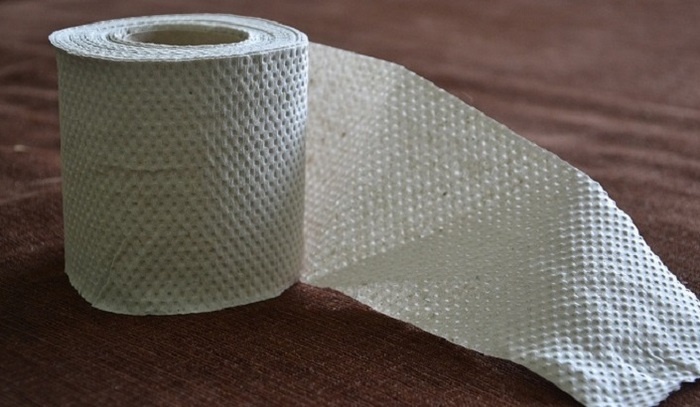    Мужчина подарил жене 1500 рулонов туалетной бумаги на Рождество