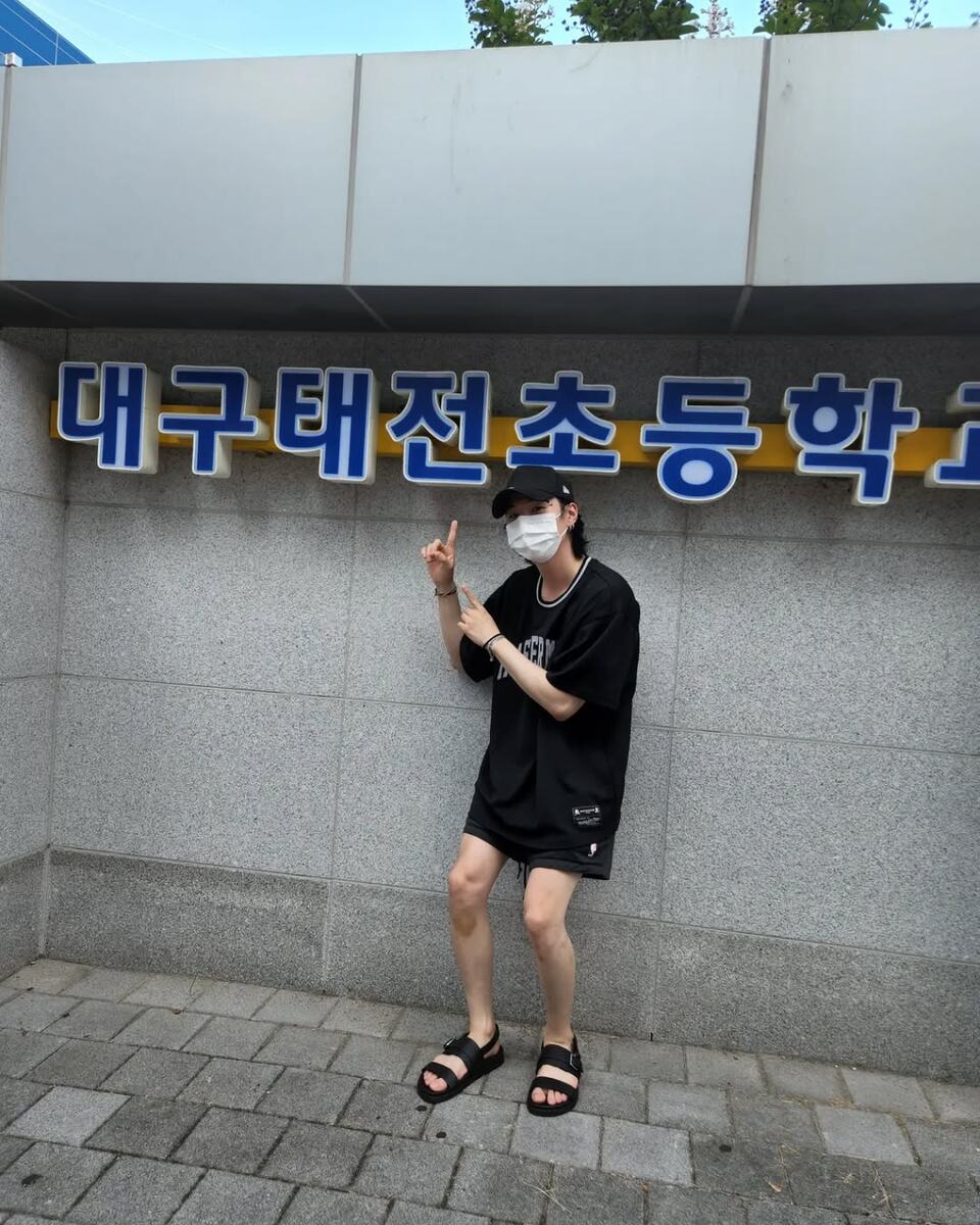 Юнги рядом с начальной школой