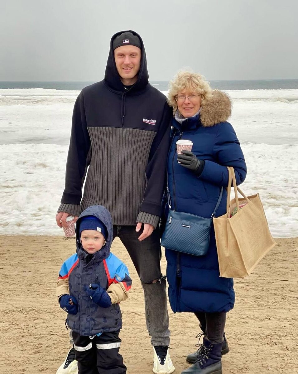 Янис Тимма с мамой и сыном. Фото: соцсети Яниса Тиммы