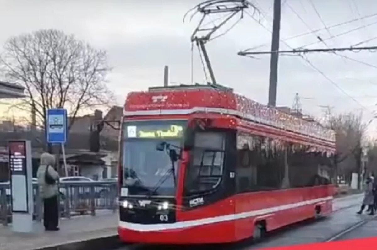    В Таганроге на линию выехали новогодние «трамваи желаний»