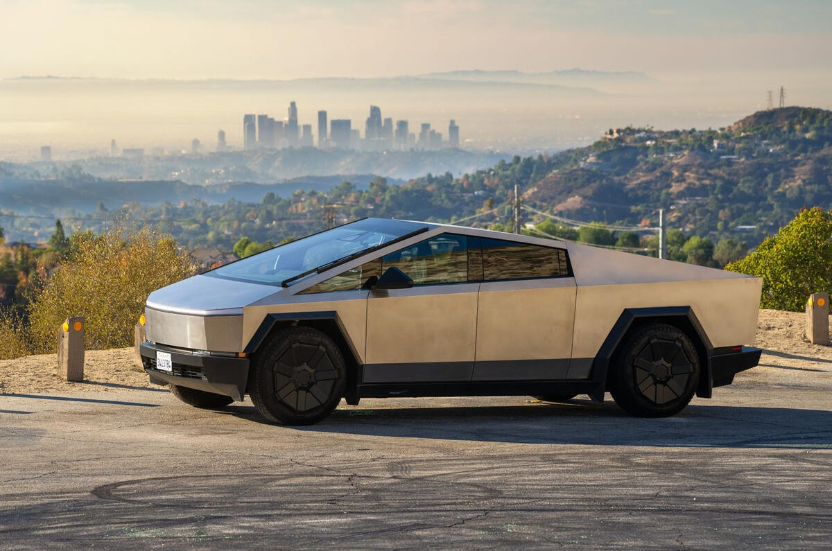 Эту новинку рисовали с помощью линейки – другие инструменты не понадобились