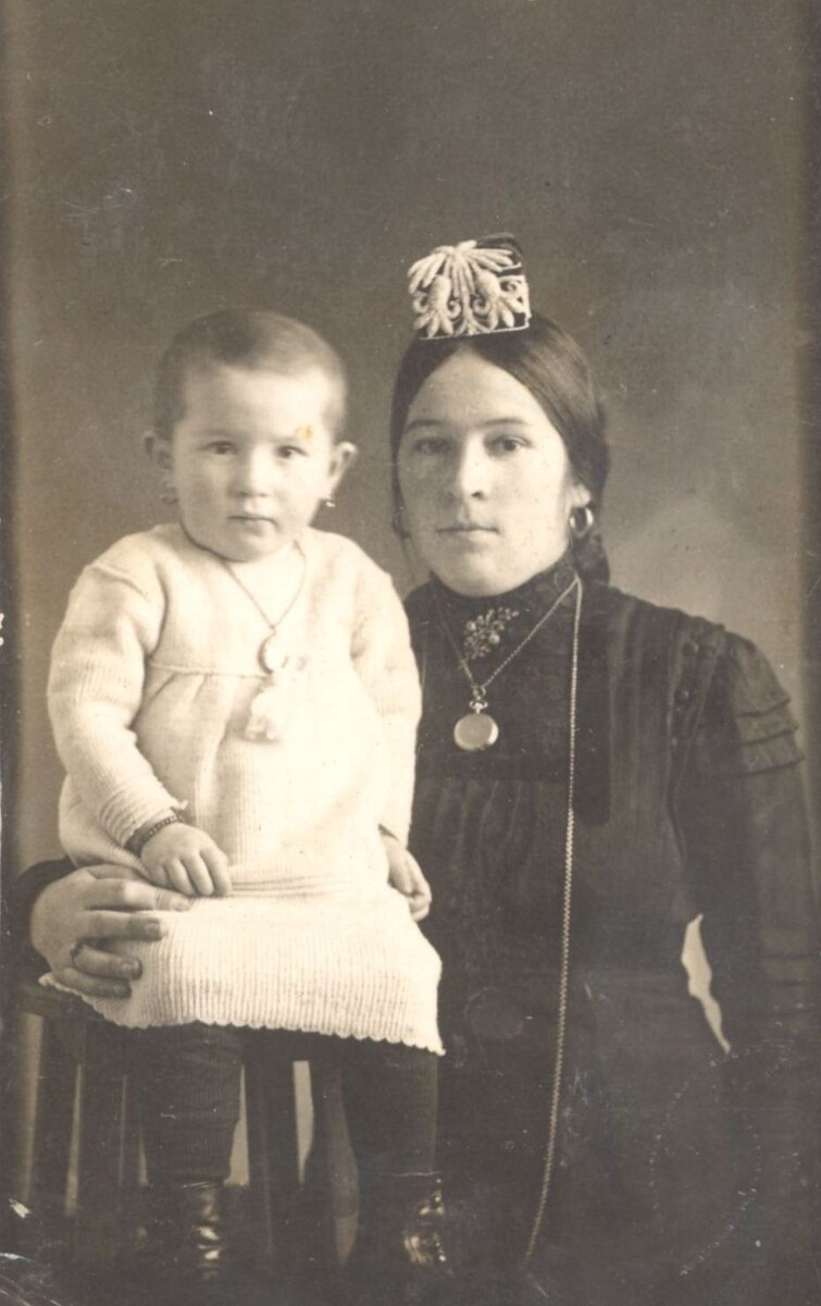 Уфимские татарки. Начало ХХ века. Фото из личной коллекции Низами Ибраимова.