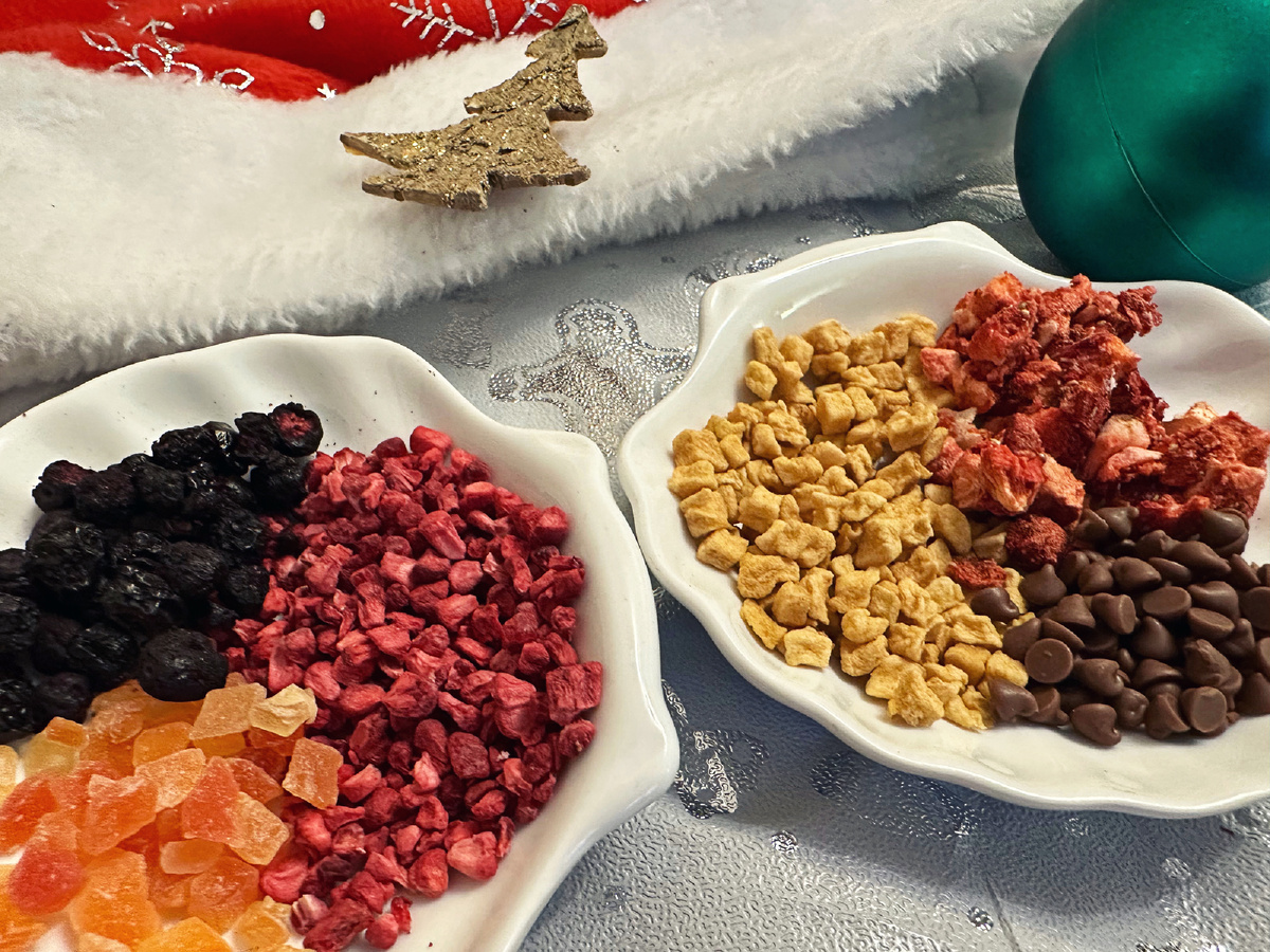 Примеры 6 топпингов: смородина, малина, папайя, яблоко, клубника, шоколад