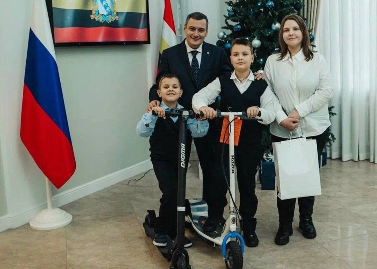   Врио губернатора Курской области исполнил желания детей из многодетной семьи