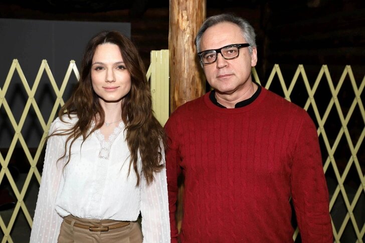 Папа Кристины, Давид Бродский, играл в Омском академическом театре