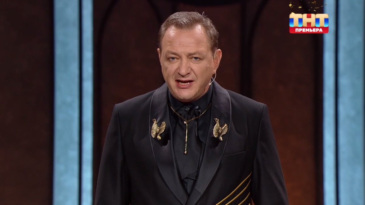 костюм опять шикарен