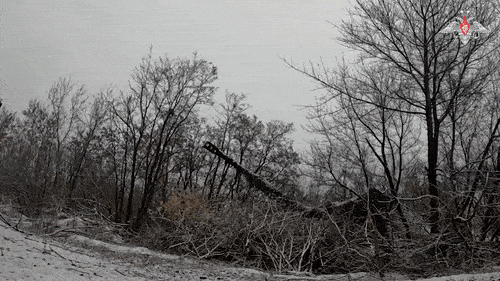    Артиллеристы ВС России уничтожили опорный пункт и скопление живой силы ВСУ//Видео с официального ТГ-канала Минобороны