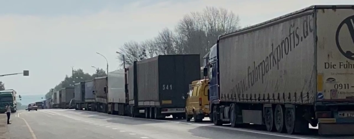 НА КПП ЛИТВЫ И БЕЛАРУСИ СКОПИЛОСЬ БОЛЕЕ 1200 БОЛЬШЕГРУЗОВ