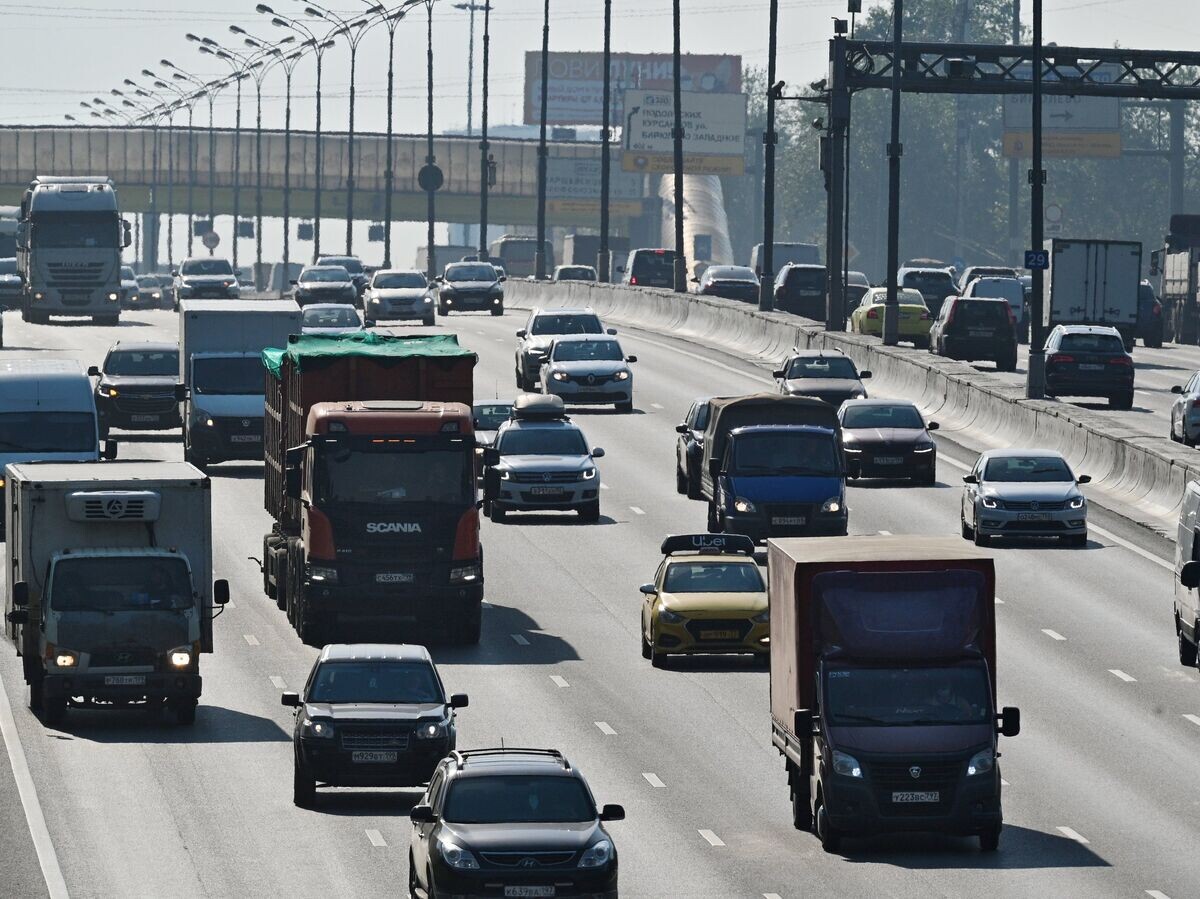    Движение автомобилей на 27 км МКАД в Москве© РИА Новости . Рамиль Ситдиков