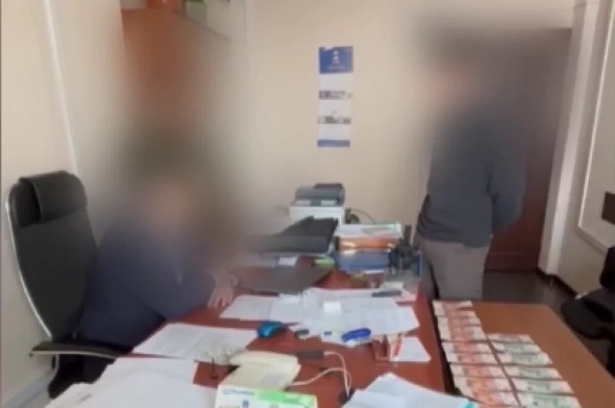    Чиновника администрации Улан-Удэ задержали за махинации с премиями