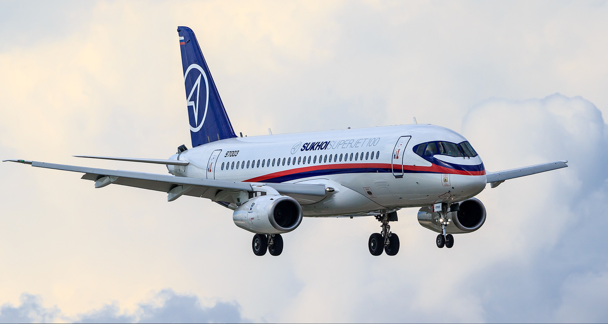  На фото: российский гражданский самолет Sukhoi Superjet 100 (SSJ-100).