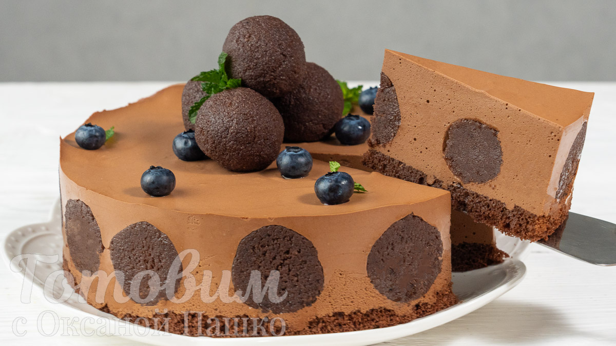 Шоколадный торт с шариками