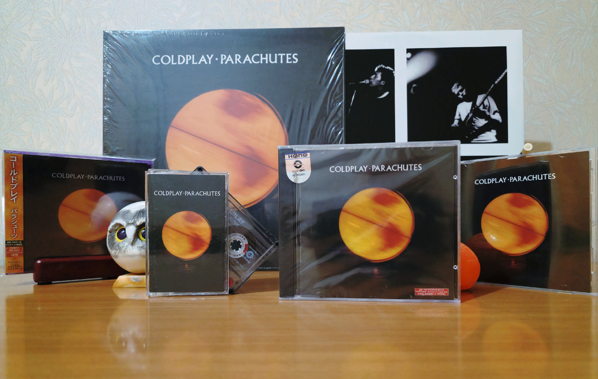 Варианты изданий альбома «Parachutes» группы Coldplay.