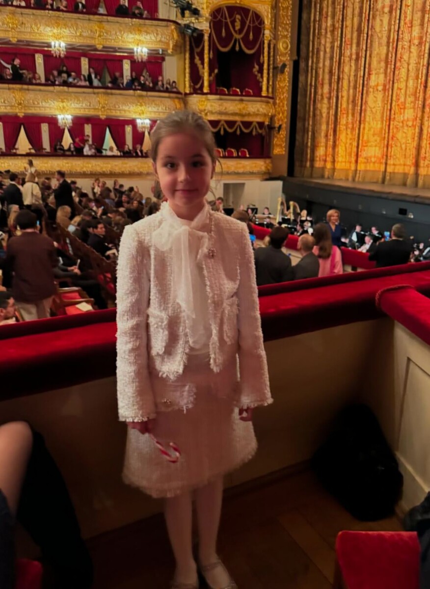    Полина Гагарина показала дочери знаменитый балетСоцсети Полины Гагариной