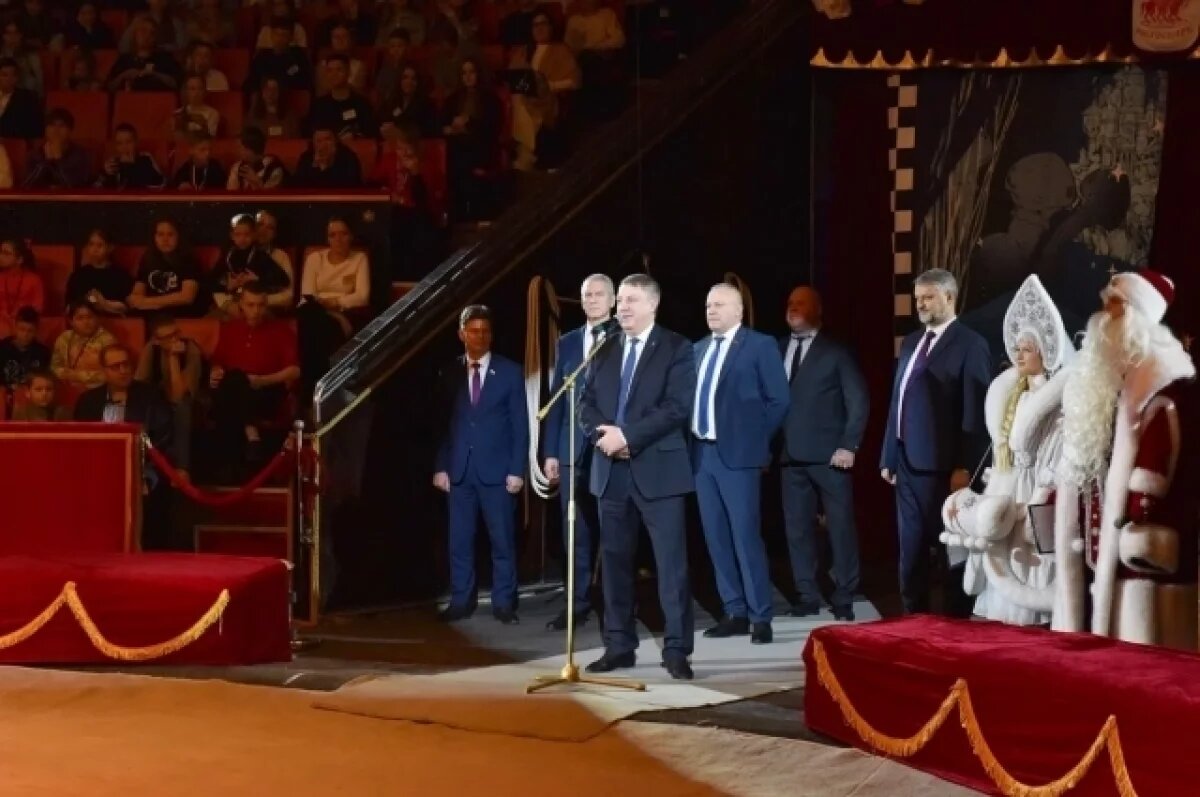    Губернаторская елка в Брянске собрала почти две тысячи детей