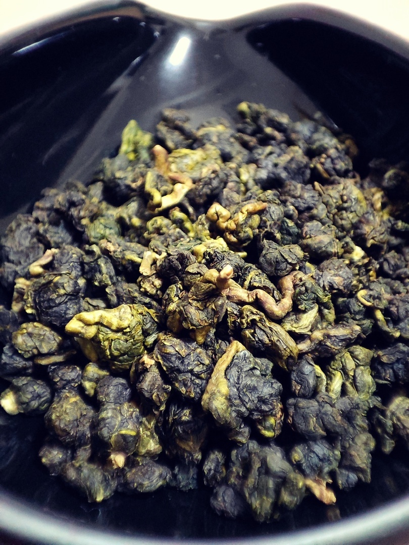 Молочный улун - это в первую очередь улун, как ни странно, это разновидность китайского чая.