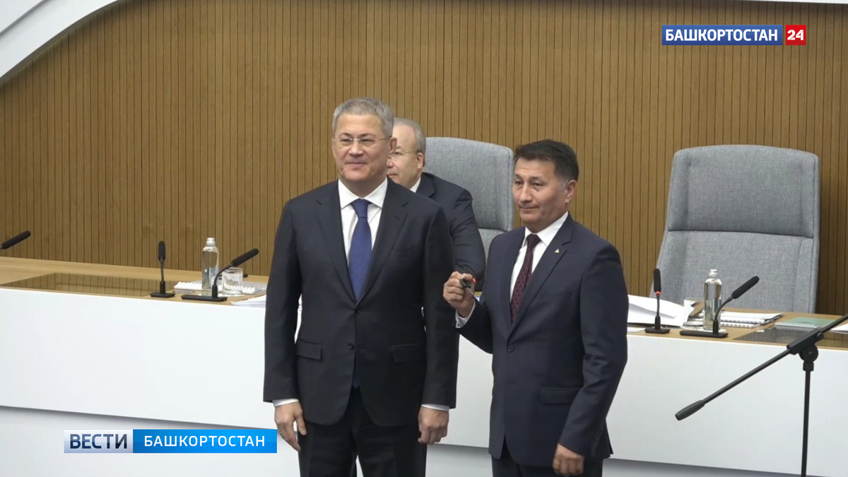    Радий Хабиров вручил ключи от 11 грузовых автомобилей учреждениям культуры Башкирии