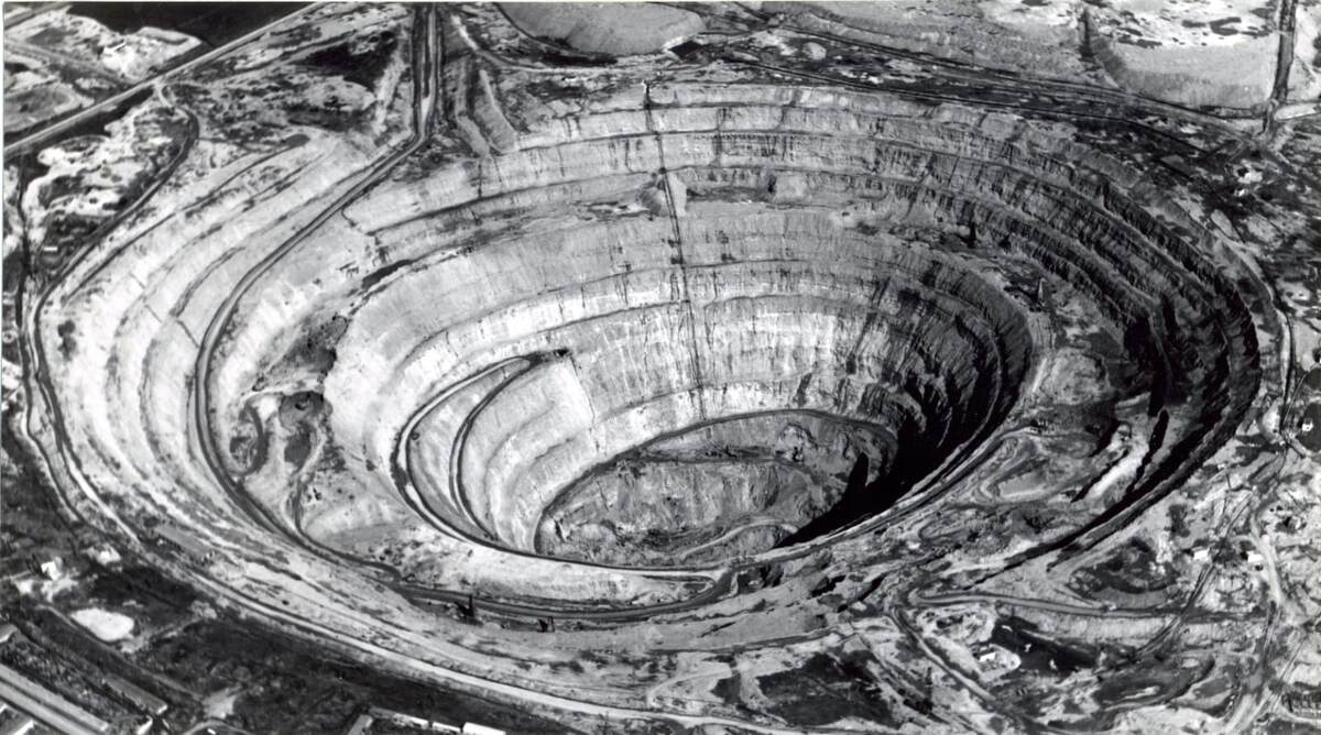 Карьер "Мир"