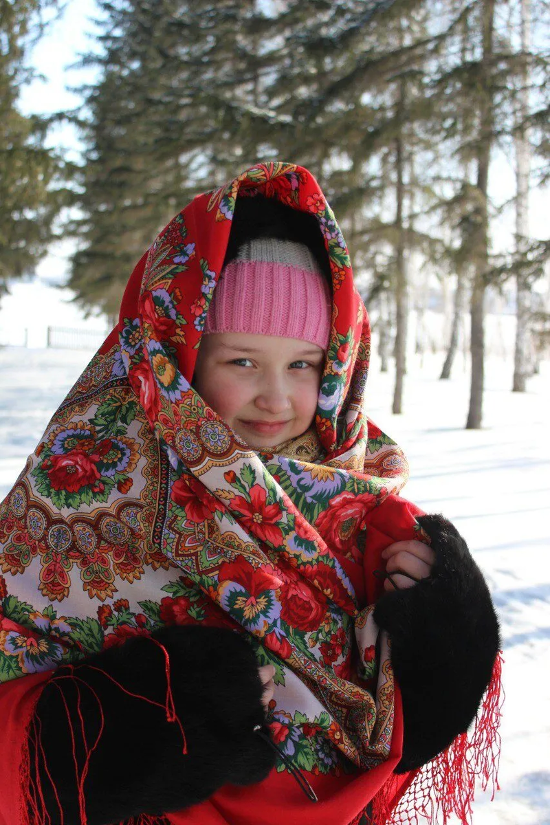 платок украшает 