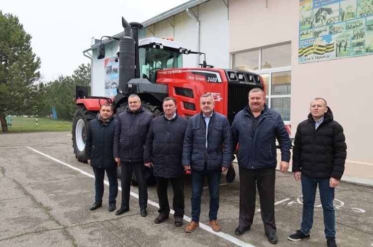    Агротехнический колледж в Изобильненском округа Ставрополья получил в подарок трактор