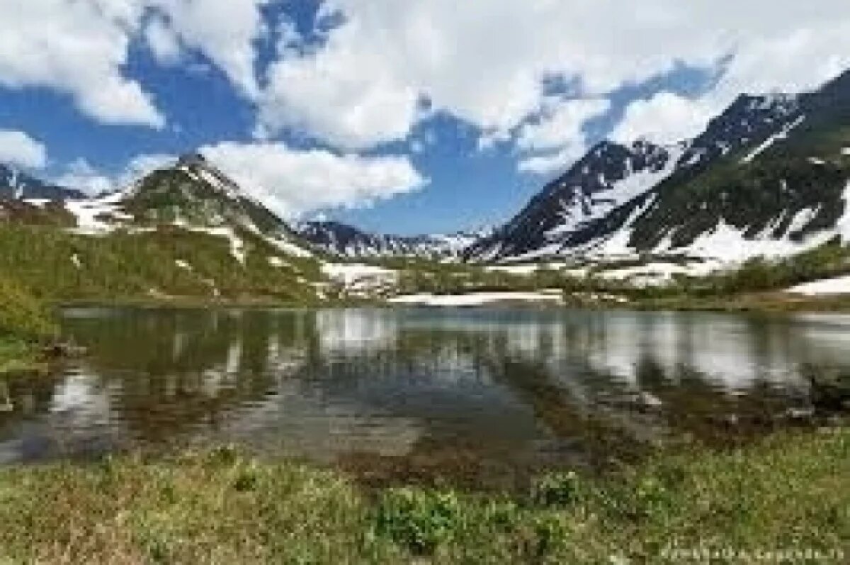    Туристы с детьми застряли на снегоходах на горном массиве на Камчатке