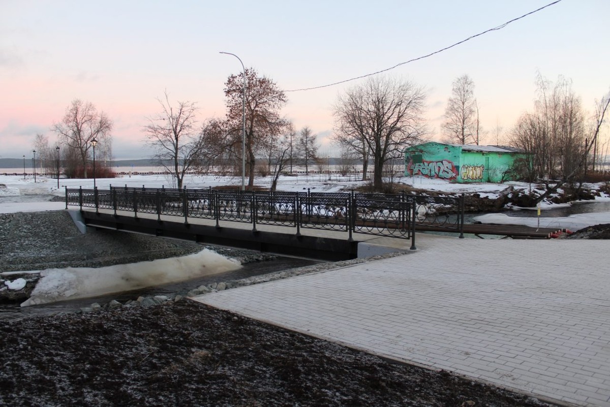    Новый мост через реку Лососинку в Якорном парке. Фото: Мэрия Петрозаводска