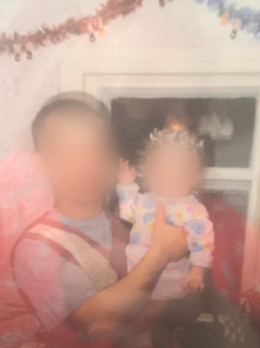 Фотография маленькой Инессы с родным отцом