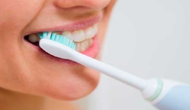 Миф 2. Лучше чистить зубы интенсивнее