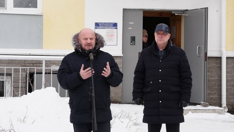 А.В. Дранишников поздравил новоселов.